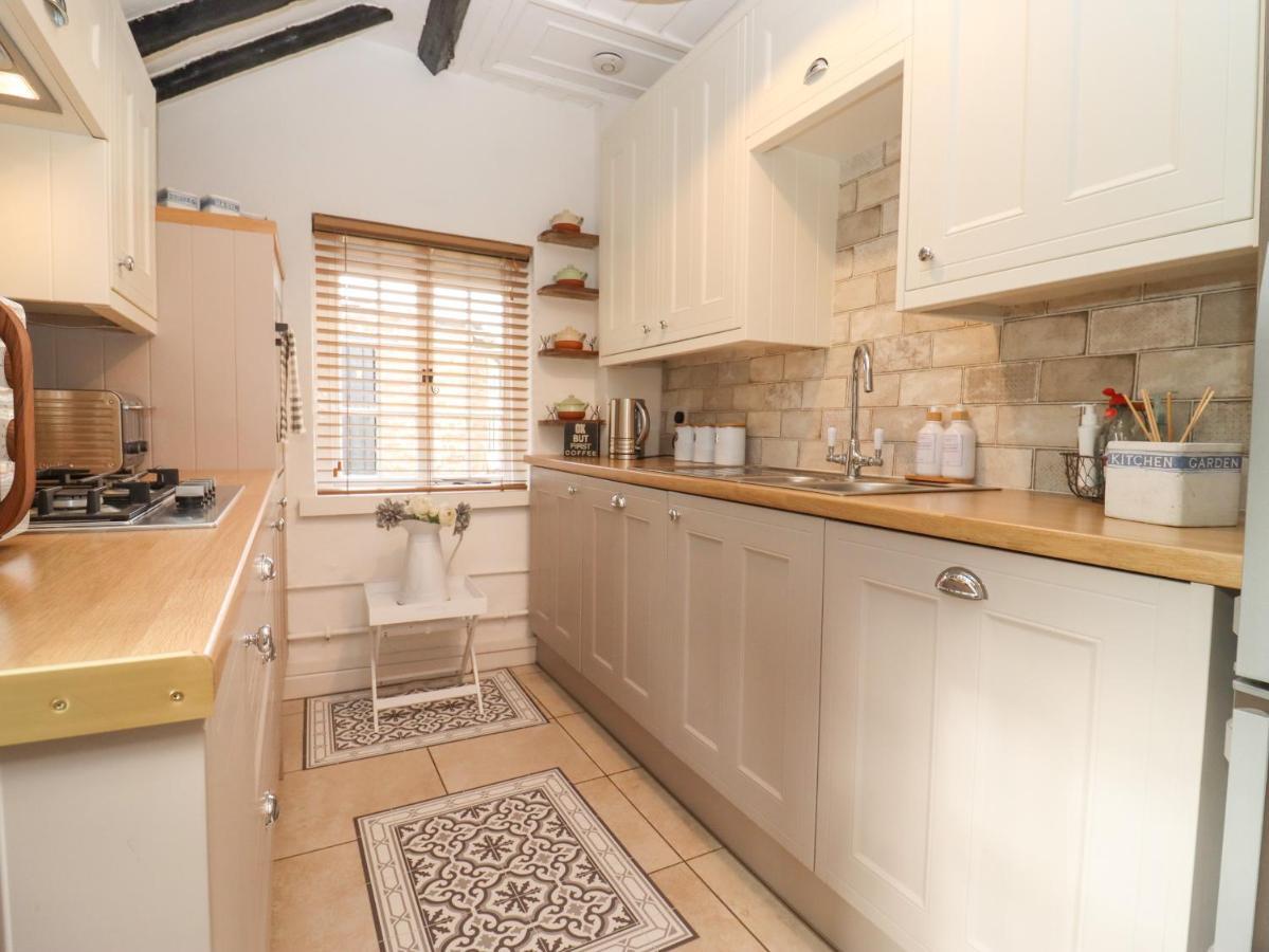 Hobbes Cottage Малмсбъри Екстериор снимка